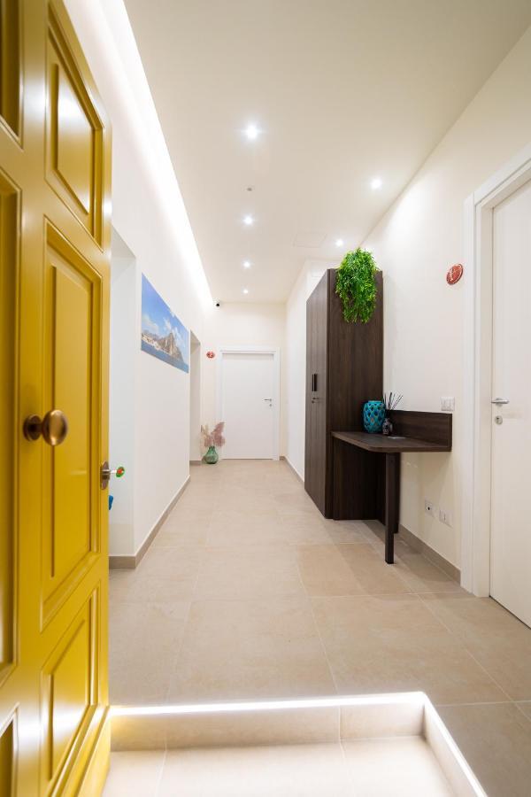Numisia Guest House Terracina Exterior photo