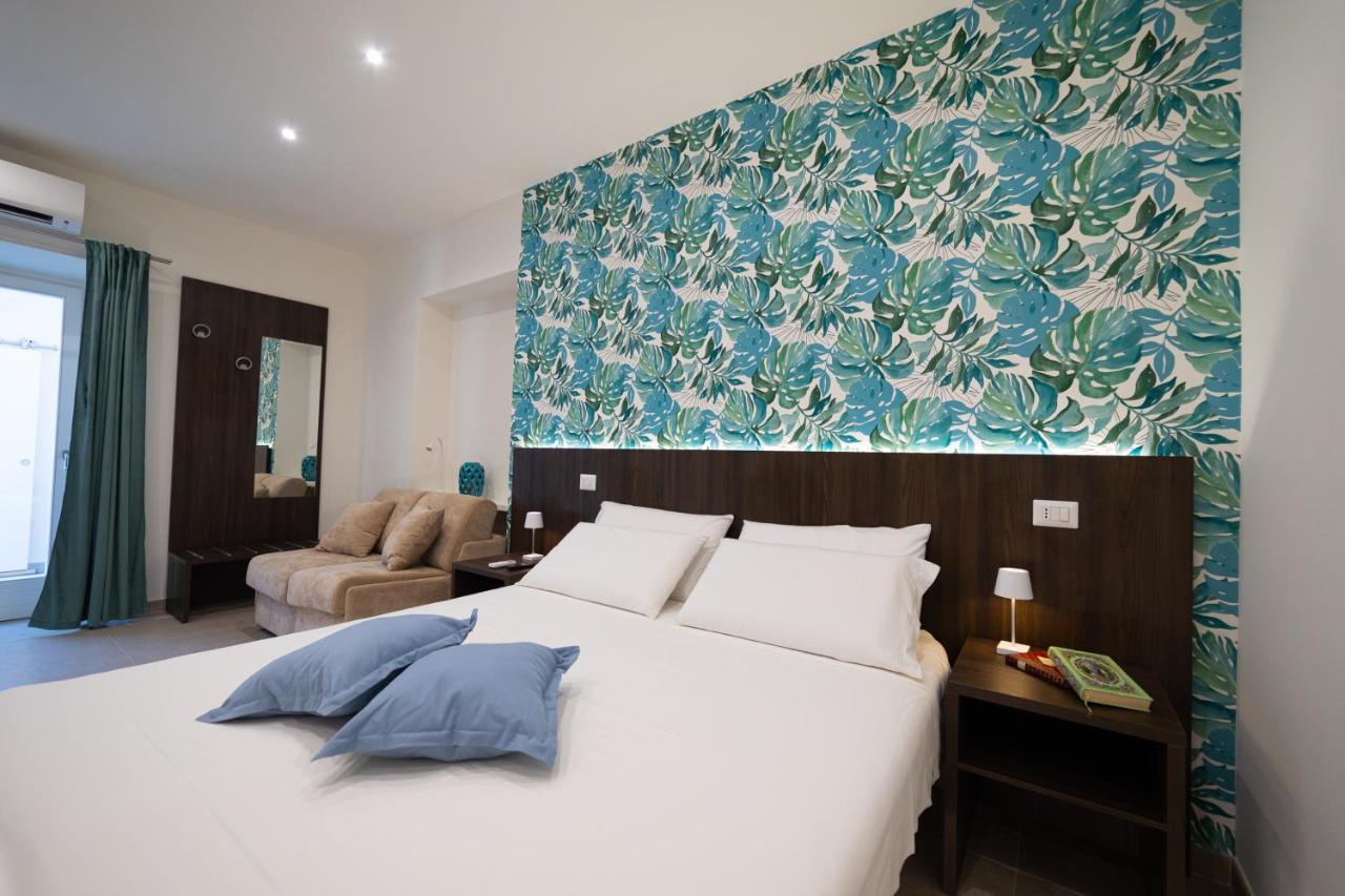 Numisia Guest House Terracina Exterior photo